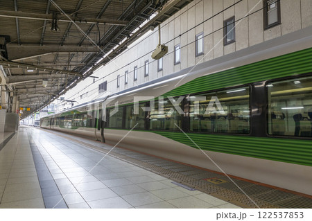 特急草津・四万号 E257系 上野駅17番線ホーム 05 特急草津・四万号 E257系 上野駅17番線ホーム 05 122537853