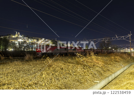 亜鉛工場夜景と貨物列車01 亜鉛工場夜景と貨物列車01 122538459