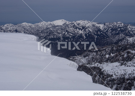 笈ヶ岳と大笠山 122538730