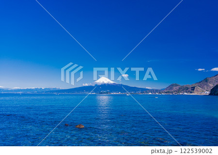 【静岡県】伊豆から眺める、海越しの富士山 122539002