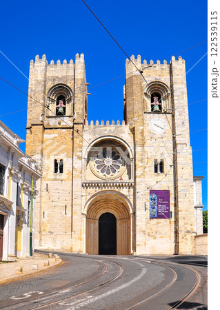 リスボン大聖堂の美しい外観風景 122539115