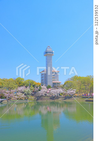 愛知県尾張旭市、スカイワードあさひと桜の風景 122539532