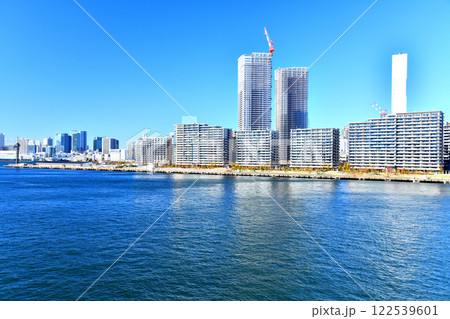 豊洲大橋より晴海フラッグ方面を望む(東京都江東区)【2025.1】 122539601