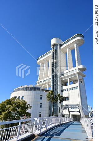 名古屋港ポートビルと海辺の公園 名古屋港ポートビルと海辺の公園 122539983