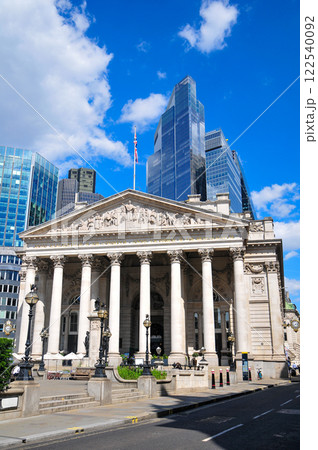 ロンドン中心部の金融街シティのとても美しい風景 122540092
