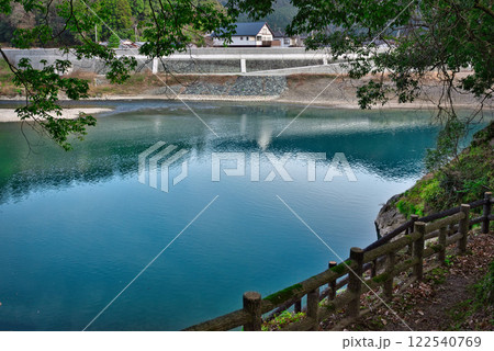 臥龍山荘から見る肘川とその景色 臥龍山荘から見る肘川とその景色 122540769