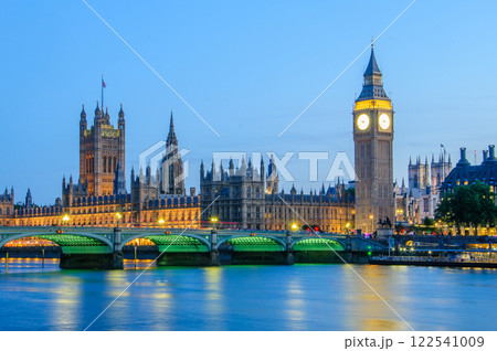 ロンドン中心部のとても美しい風景 122541009