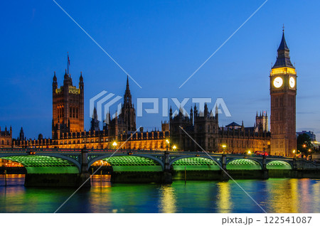 ロンドンのとても美しい夜景 122541087