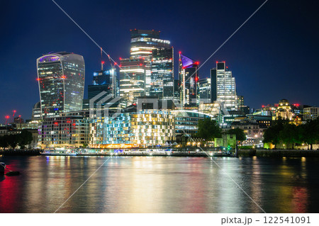 ロンドンのとても美しい夜景 ロンドンのとても美しい夜景 122541091