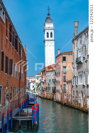 イタリアの水の都ベニスの景色 122542011