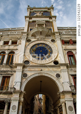 イタリアの水の都ベニスの風景 122542229