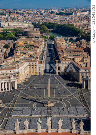 イタリアのローマの風景とバチカン市国の街並み イタリアのローマの風景とバチカン市国の街並み 122542353