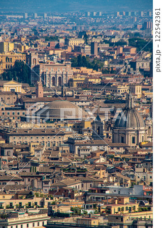 イタリアのローマの風景とバチカン市国の街並み 122542361