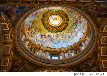 イタリアのローマの風景とバチカン市国の街並み 122542371