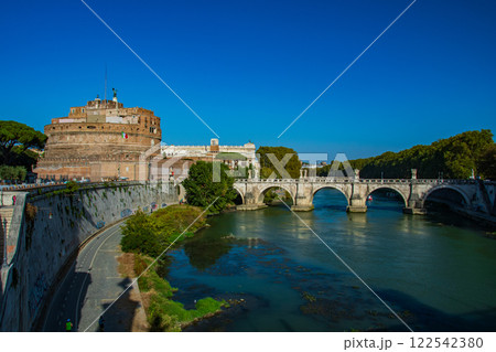イタリアのローマの風景とバチカン市国の街並み イタリアのローマの風景とバチカン市国の街並み 122542380