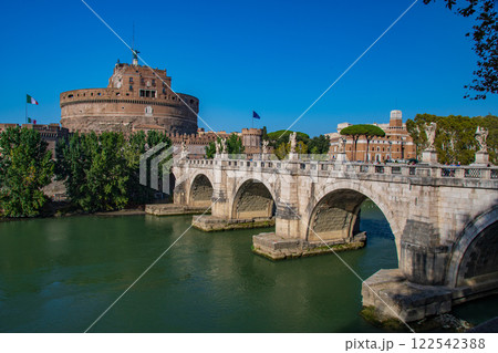 イタリアのローマの風景とバチカン市国の街並み イタリアのローマの風景とバチカン市国の街並み 122542388