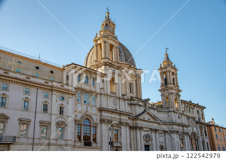 イタリア、ローマの観光地にて 122542979