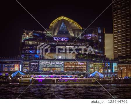 バンコク・チャオプラヤ川から望む、アイコン・サイアムの建物 バンコク・チャオプラヤ川から望む、アイコン・サイアムの建物 122544761