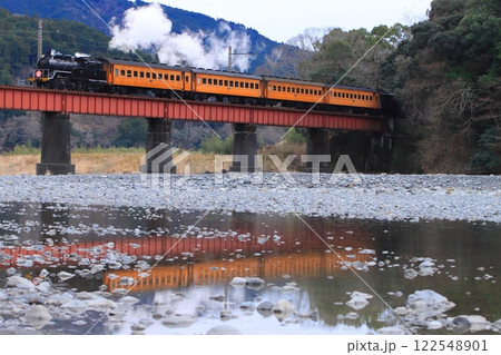大井川第一橋梁を渡る大井川鉄道C10-8号機(旧ラサ工業仕様特別装飾)_2025/1/12撮影 122548901