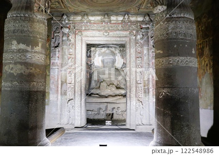 アジャンター石窟群 本堂のブッダ像 世界遺産 インド アジャンター石窟群 本堂のブッダ像 世界遺産 インド 122548986