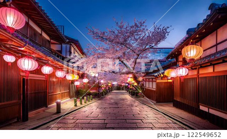 夜桜と提灯の灯り – 京都の幻想的な夜景 122549652