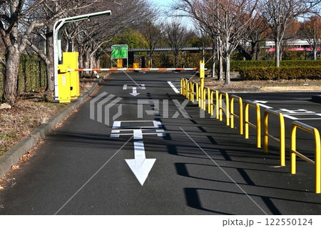 有料駐車場・自動ゲートシステム 122550124