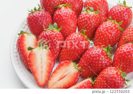 お皿の上のイチゴ お皿の上のイチゴ 122550203