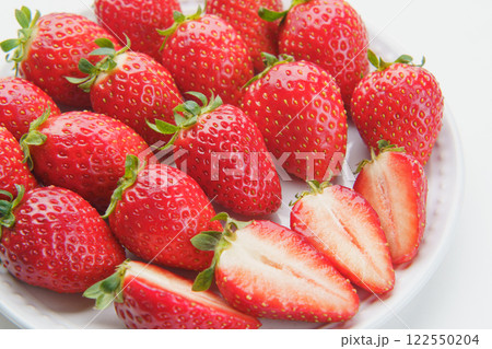 お皿の上のイチゴ お皿の上のイチゴ 122550204