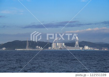 船上から見える横須賀火力発電所 船上から見える横須賀火力発電所 122551109