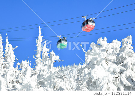 山形蔵王スキー場　ロープウェイと樹氷原の絶景 122551114