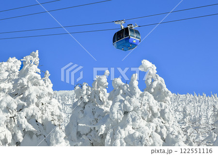 山形蔵王スキー場 ロープウェイと樹氷原の絶景 山形蔵王スキー場 ロープウェイと樹氷原の絶景 122551116