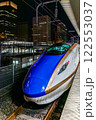 夜の東京駅に発着する新幹線 122553037
