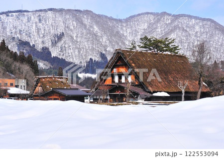 冬の白川郷 122553094