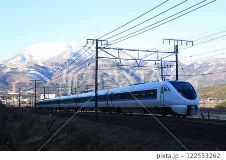 【JR西日本】冬の伊吹山と683系0番台 特急「しらさぎ」(東海道線:近江長岡〜柏原) 【JR西日本】冬の伊吹山と683系0番台 特急「しらさぎ」(東海道線:近江長岡〜柏原) 122553262