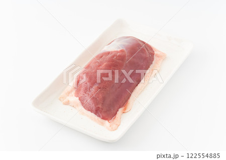 白背景に合鴨のロース肉 白背景に合鴨のロース肉 122554885