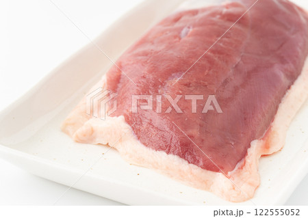 合鴨のロース肉のクローズアップ 122555052
