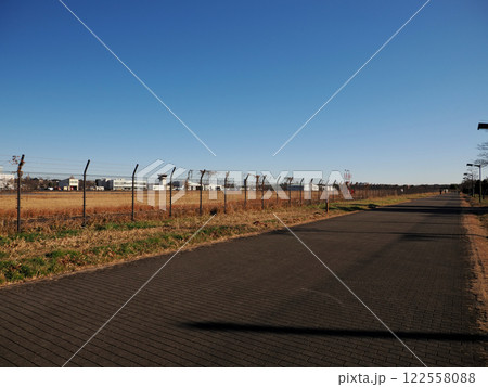 東京都・武蔵野の森公園・プロムナードと調布飛行場 122558088