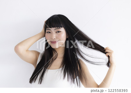 ビューティー 黒髪のロングヘアの女性 ビューティー 黒髪のロングヘアの女性 122558393
