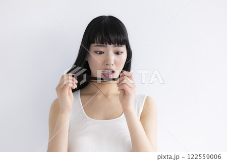 ビューティー 黒髪のロングヘアの女性 ビューティー 黒髪のロングヘアの女性 122559006