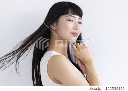 ビューティー 黒髪のロングヘアーの女性 ビューティー 黒髪のロングヘアーの女性 122559152