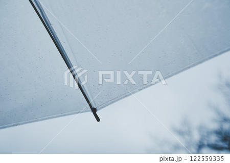 雨が降る日の傘 122559335