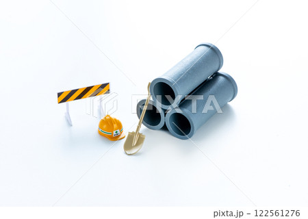 工事現場　劣化した水道管の更新イメージ 122561276