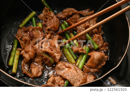 豚肉とにんにくの芽のオイスター炒め 122561503