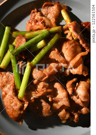 豚肉とにんにくの芽のオイスター炒め 豚肉とにんにくの芽のオイスター炒め 122561504