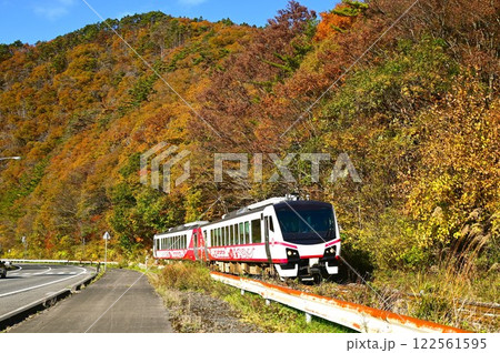秋の釜石線(銀河ドリームライン釜石線)観光列車ひなび 秋の釜石線(銀河ドリームライン釜石線)観光列車ひなび 122561595