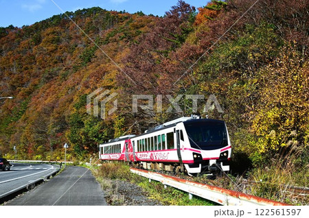 秋の釜石線(銀河ドリームライン釜石線)観光列車ひなび 秋の釜石線(銀河ドリームライン釜石線)観光列車ひなび 122561597