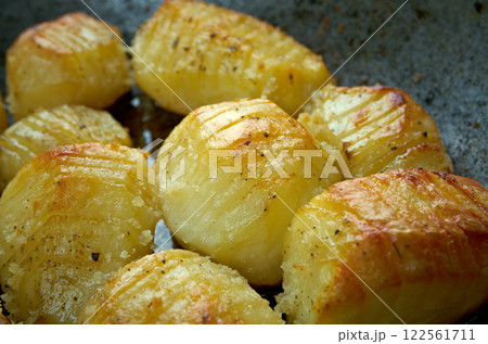 hasselback potato 122561711