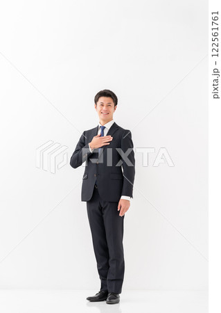ビジネスマン ポートレート 全身 ビジネスマン ポートレート 全身 122561761