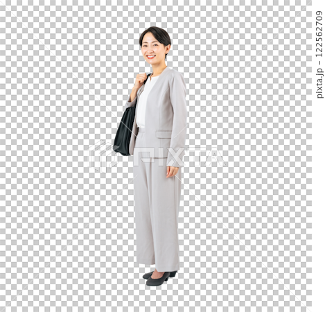 拎著包包的中年女商界人士。 122562709