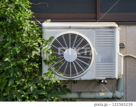 エアコンの室外機 エアコンの室外機 122563239